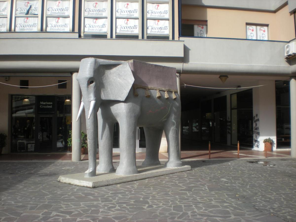 Suite113 In The Center With Beach Pescara Eksteriør bilde