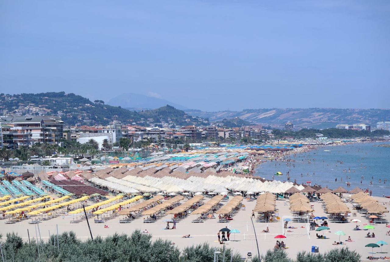 Suite113 In The Center With Beach Pescara Eksteriør bilde